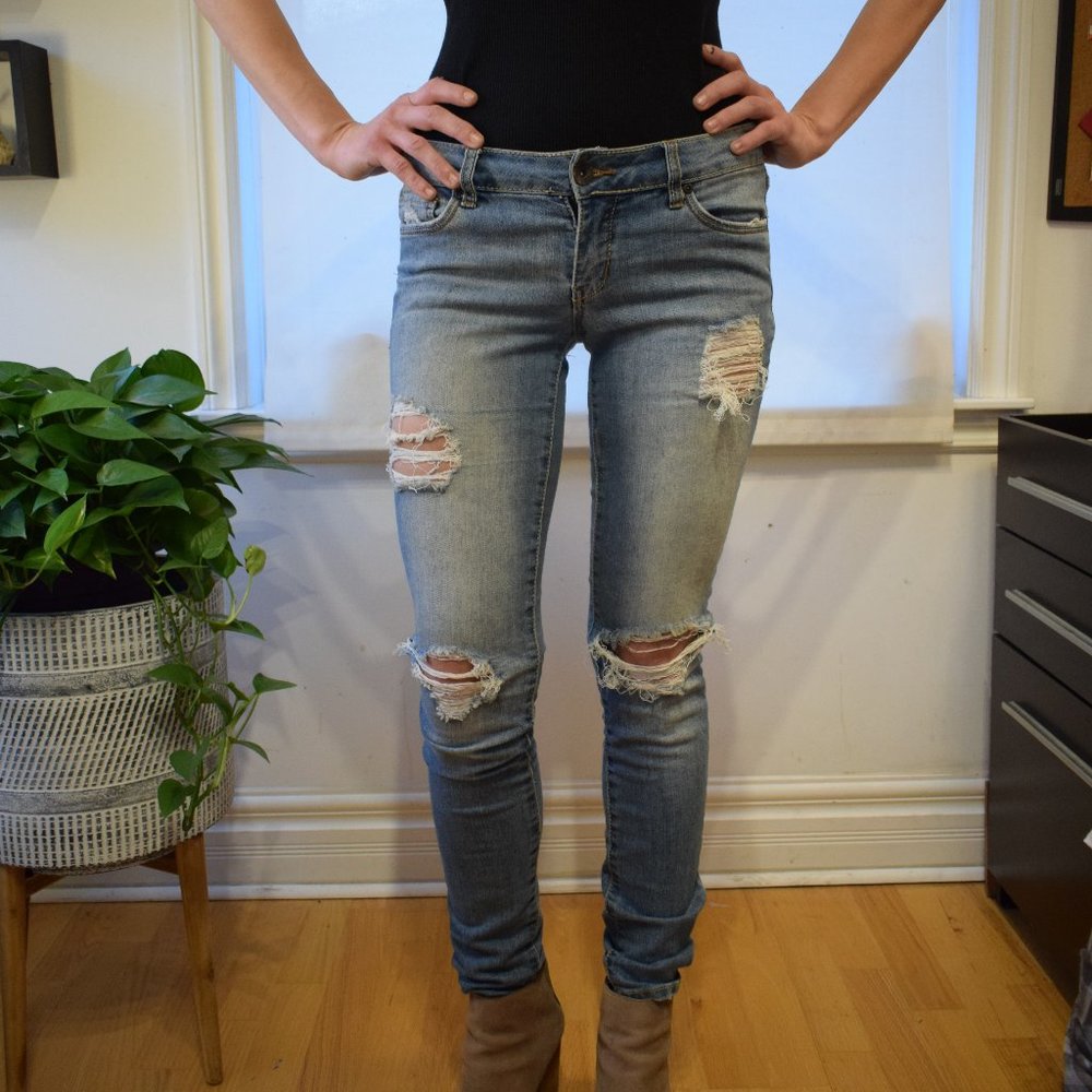 Low Rise Skinny Fit Jeans - Picture 2 of 3